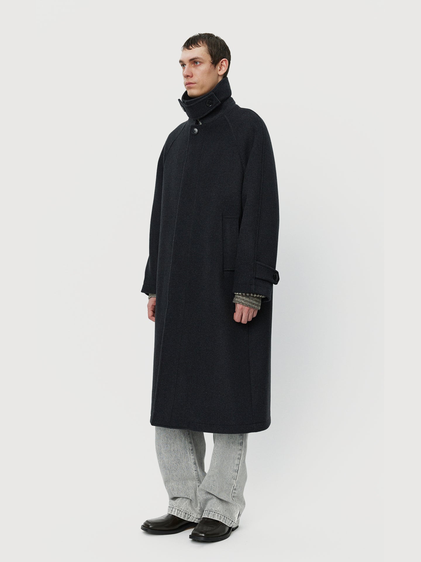 #color_dark-grey-recycled-wool