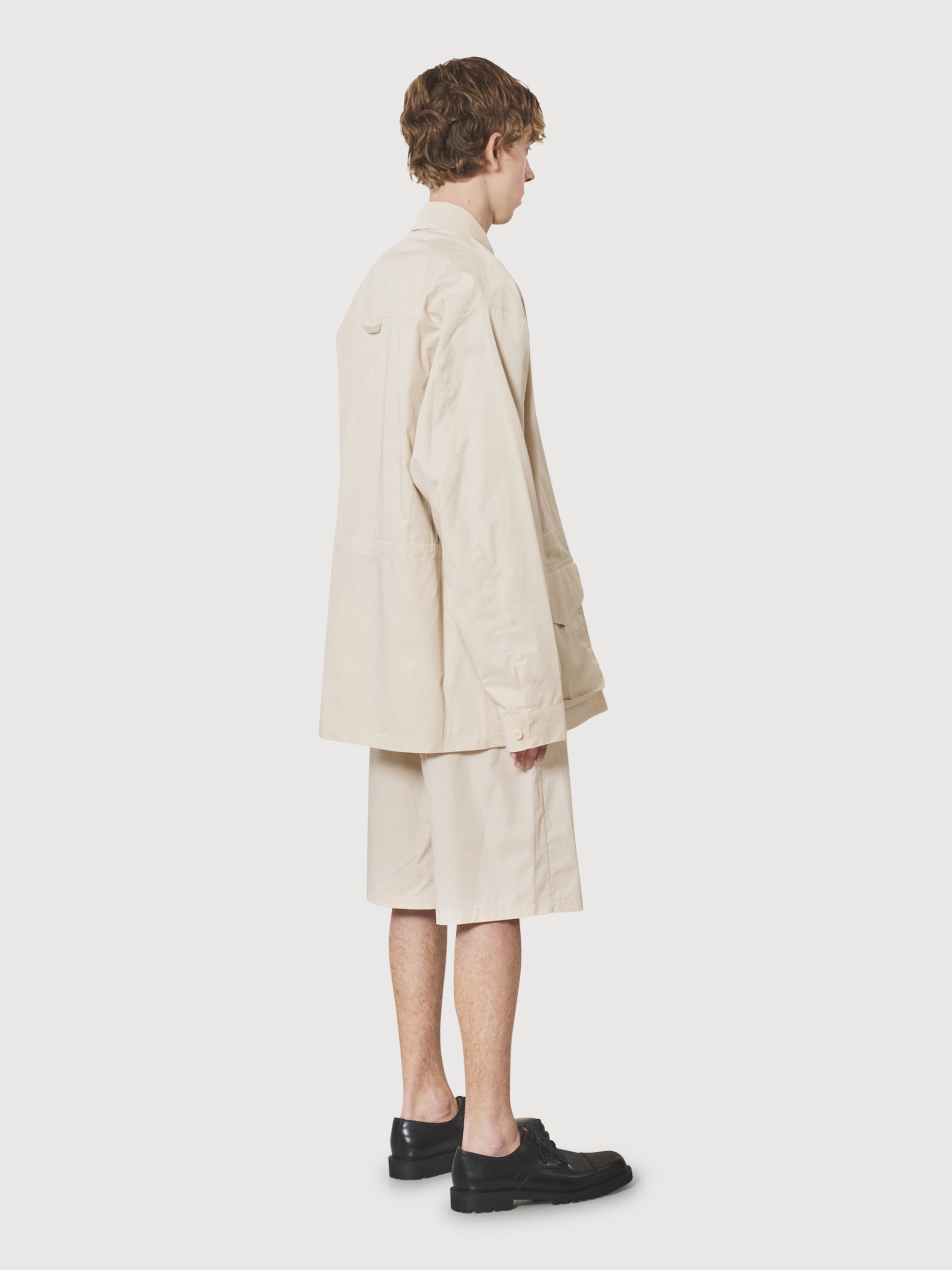 #color_ivory-suit