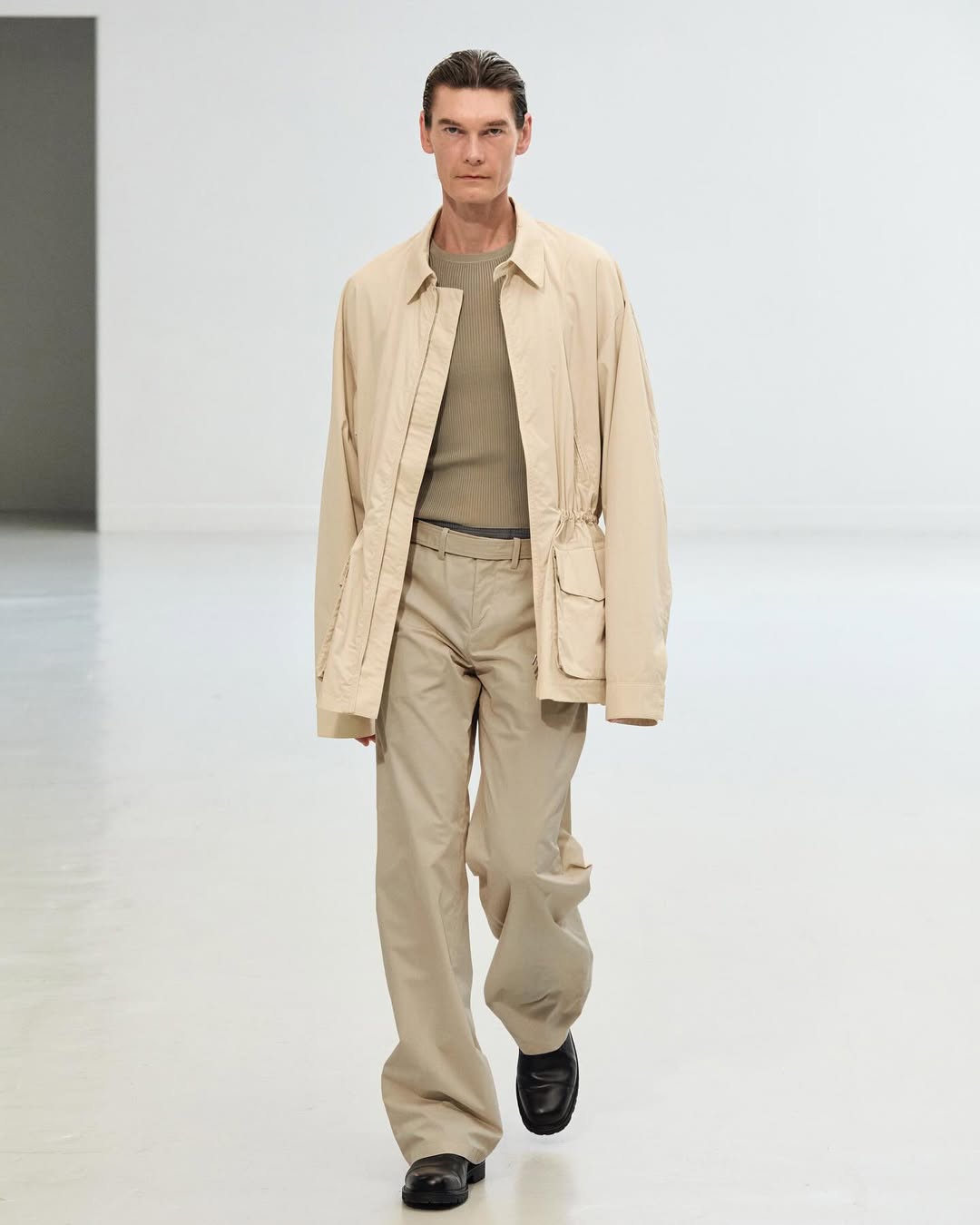 #color_ivory-suit