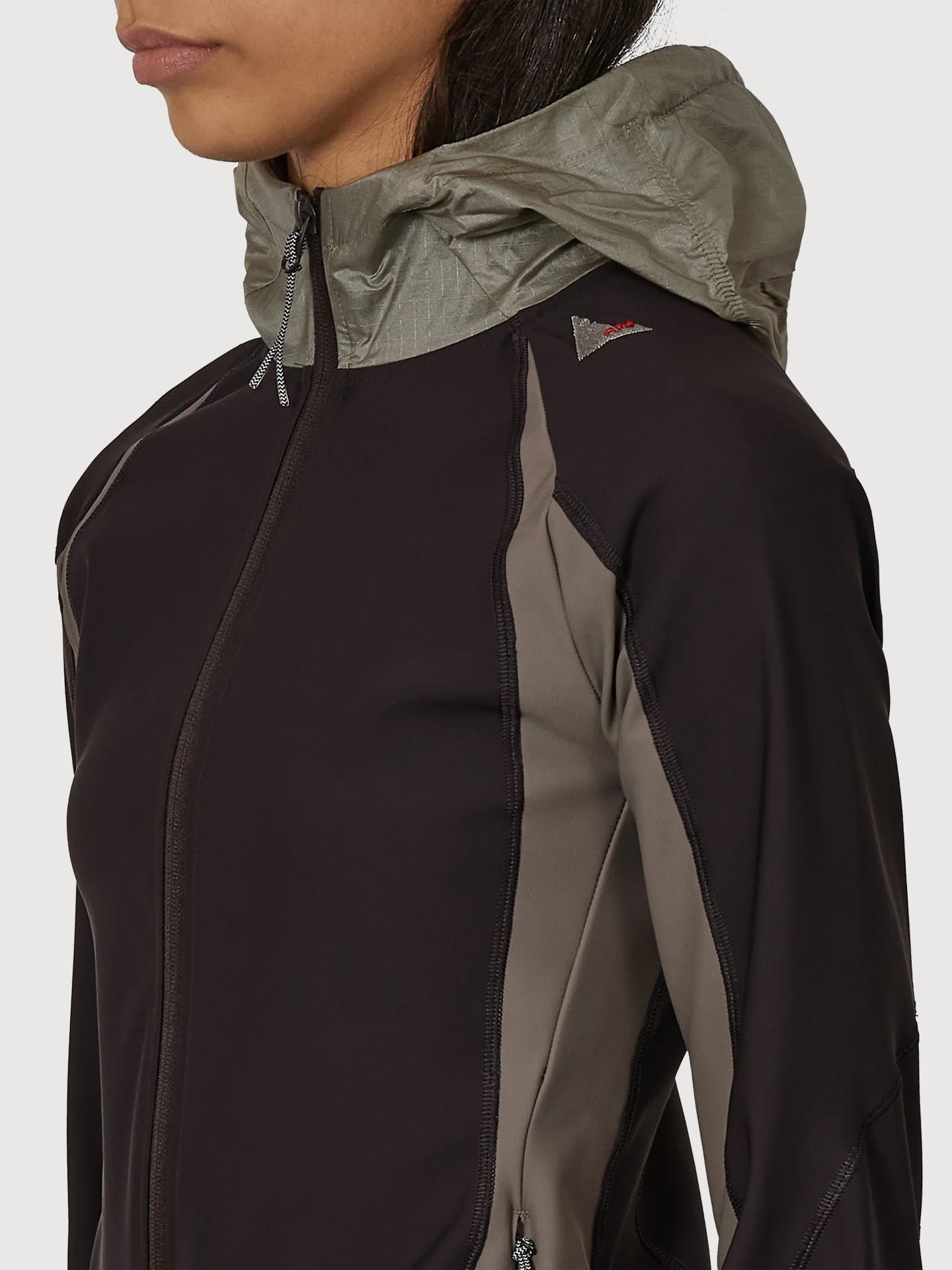 Spine Stretch Hooded Jacket