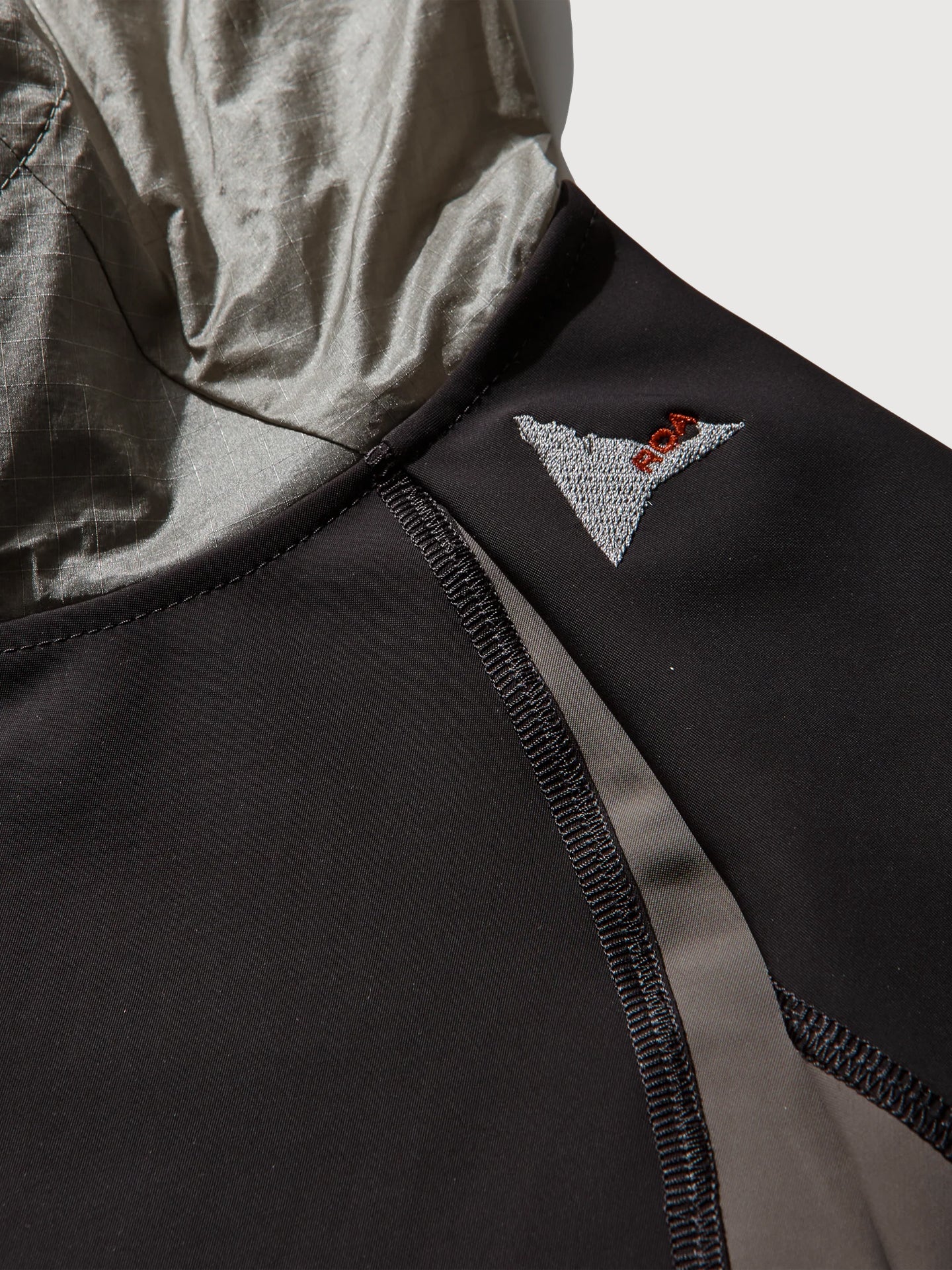 Spine Stretch Hooded Jacket