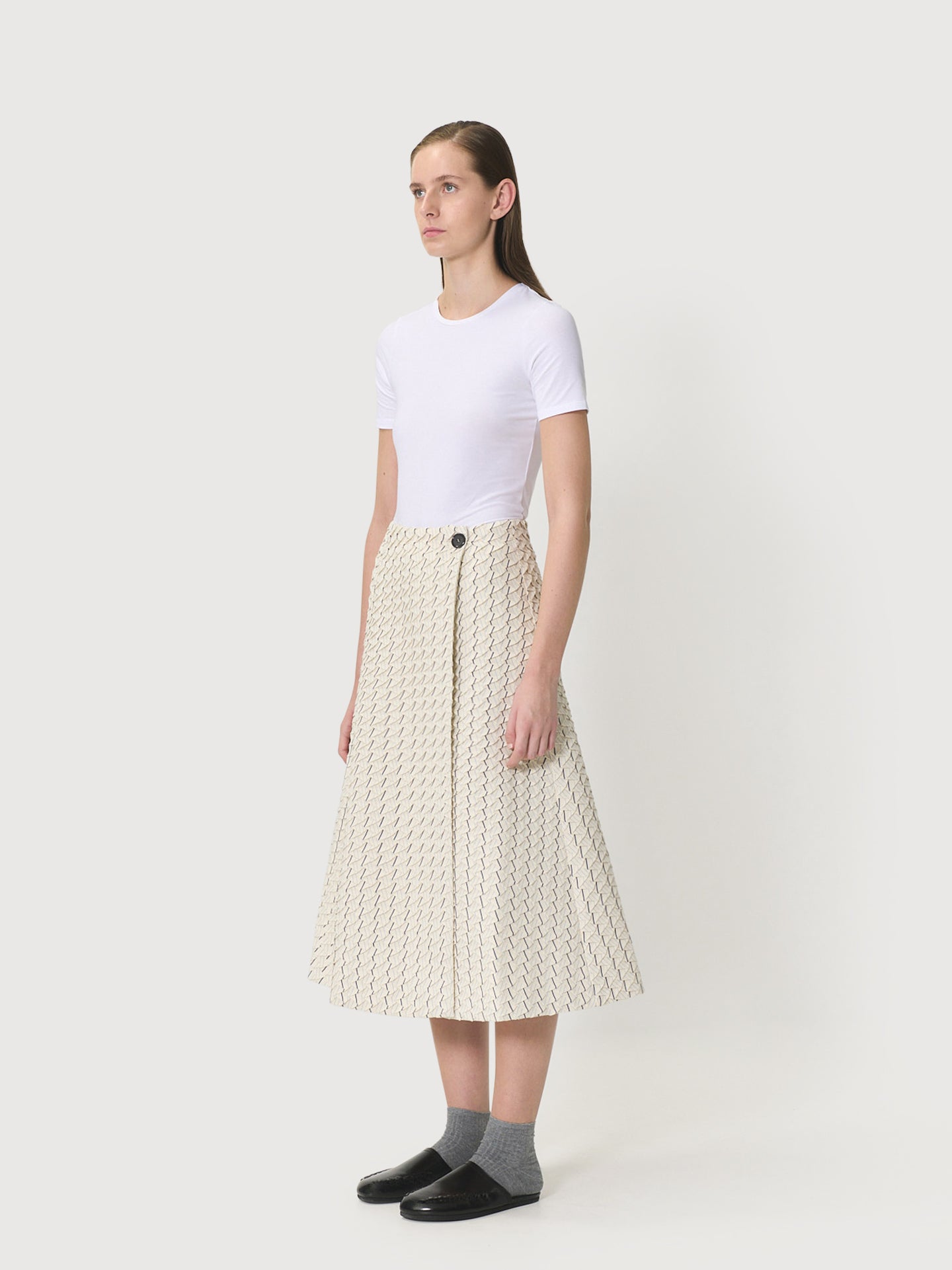 #color_geometric-intense-white