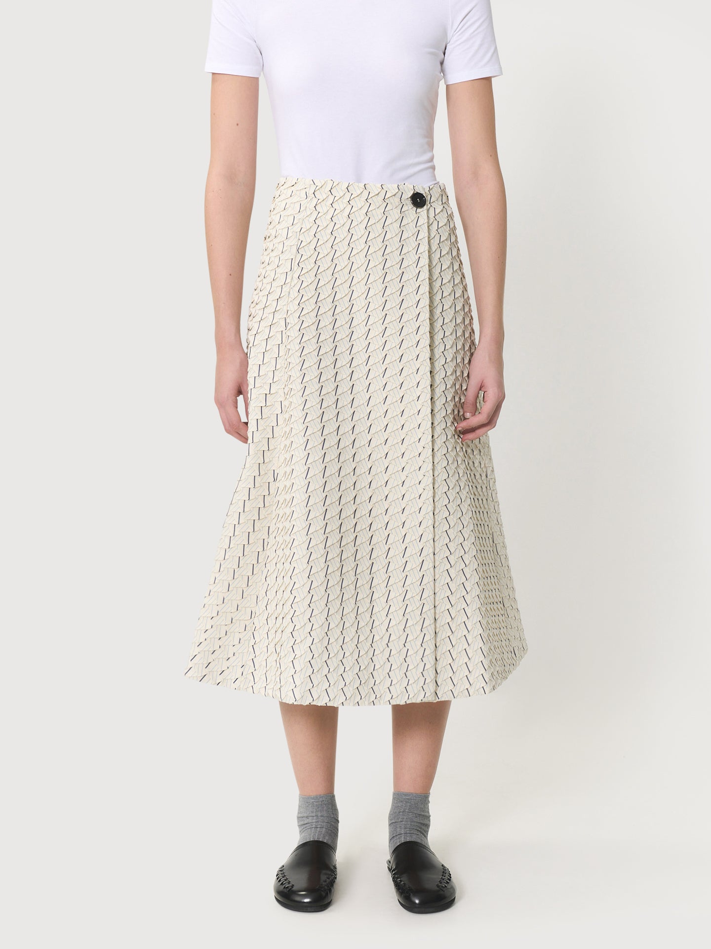 #color_geometric-intense-white